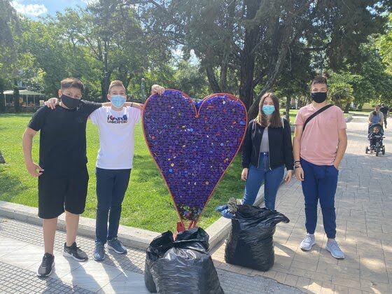 Το Γυμνάσιο Λαβάρων γεμίζει τις καρδιές του δήμου Αλεξανδρούπολης με χιλιάδες πλαστικά καπάκια!