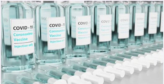 Εμβόλιο: «Ναυάγησε» το σχέδιο για κατ’ οίκον εμβολιασμούς από ιδιώτες γιατρούς – Ξεκινούν τα Κέντρα Υγείας
